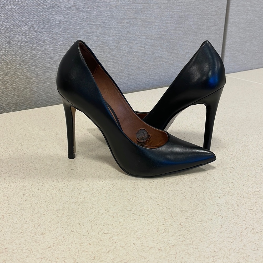 Steve Madden black pump